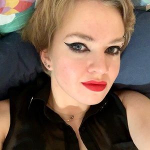 Meet your Posher, Leila